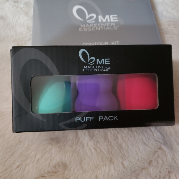 Me makeover essential  contour kit and puff pack bundle... retail $75.99 - Picture 3 of 7